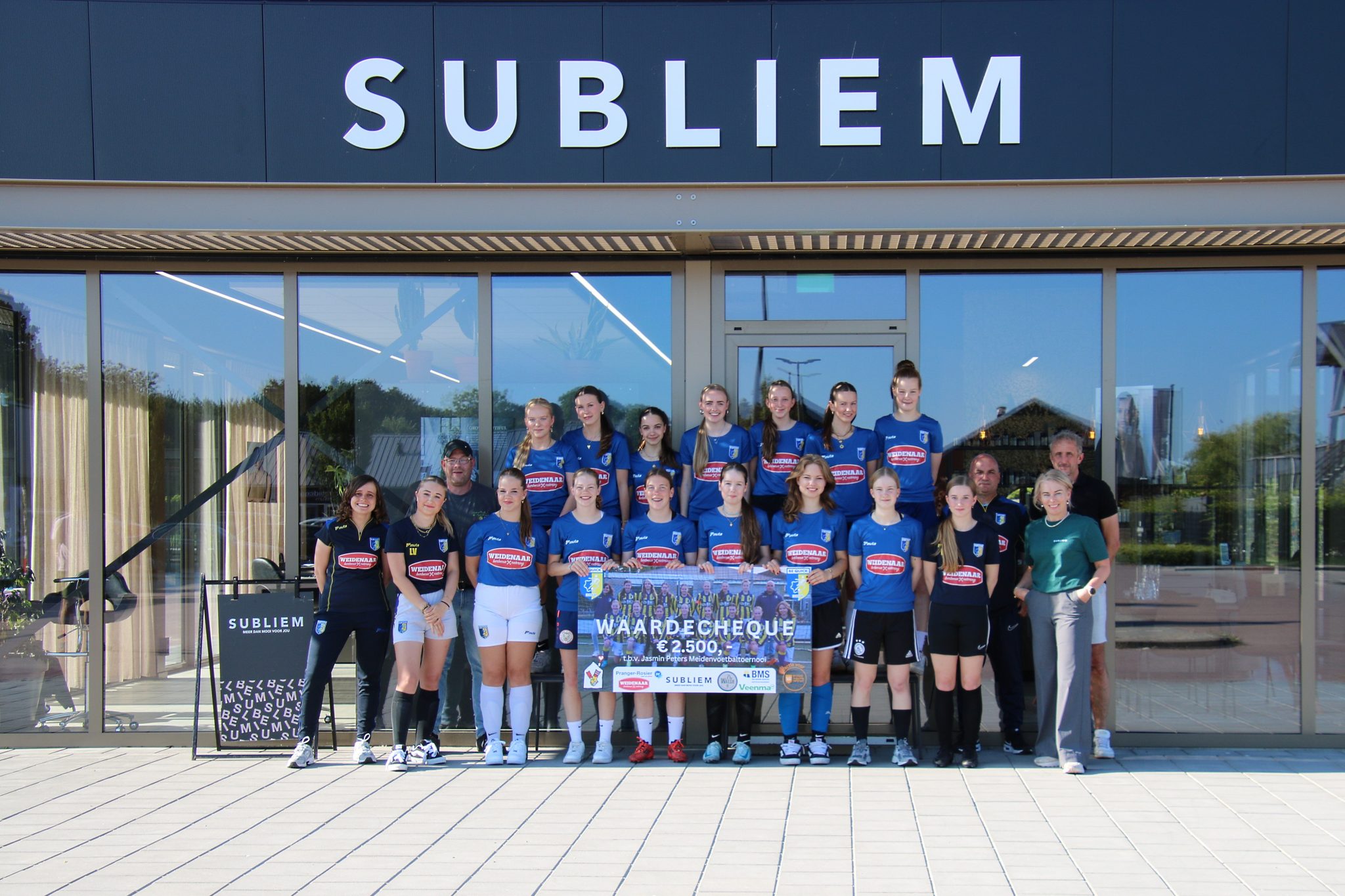Speelsters Be Quick Dokkum MO17-1 halen €2500,- op voor goede doelen!